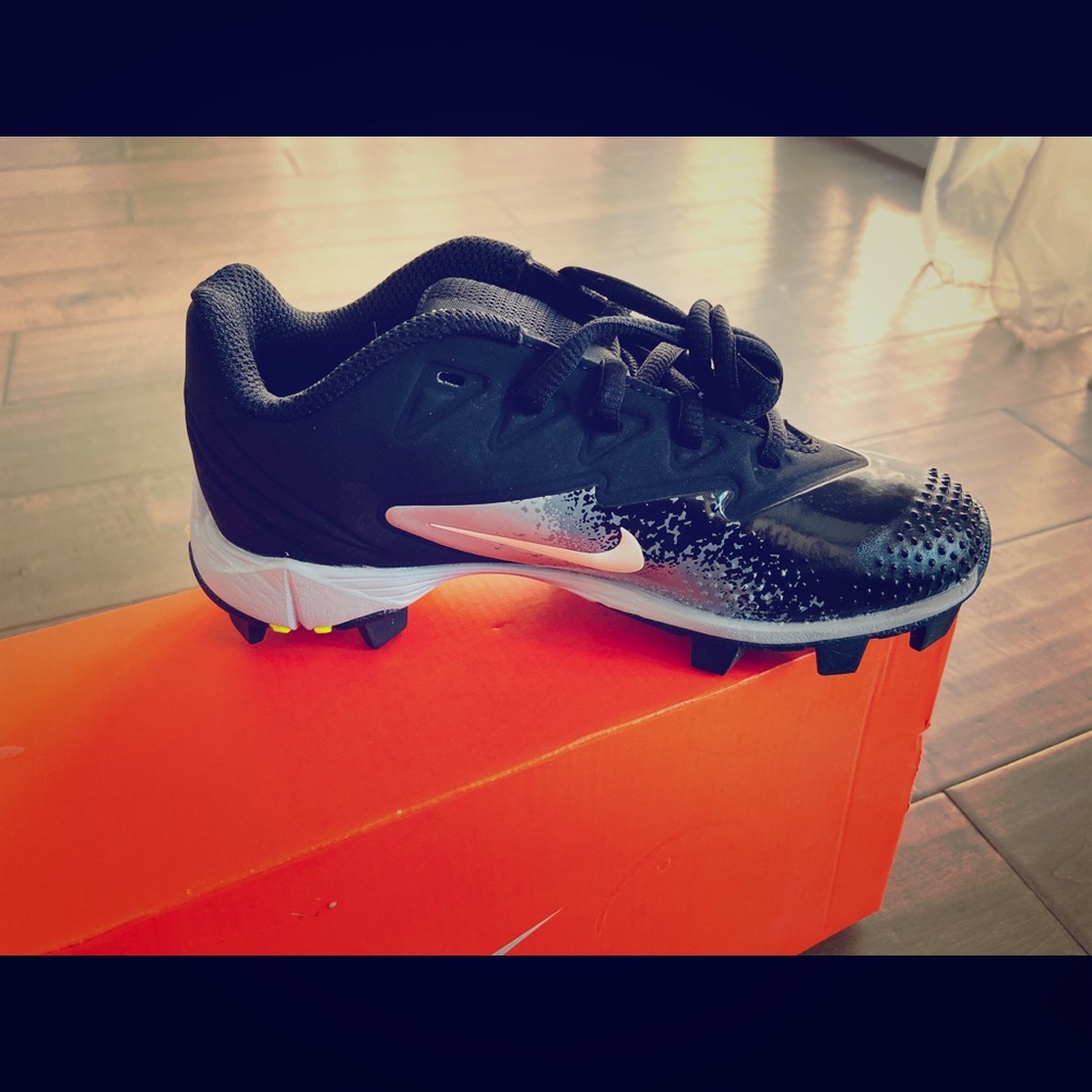 Boys Nike baseball cleats new in box never used